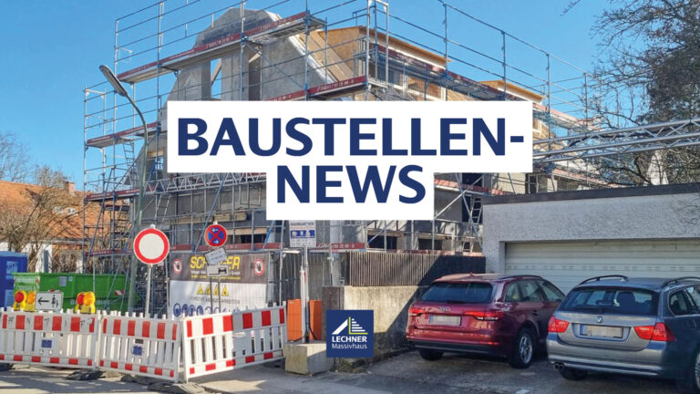 Einfamilienhaus-Rohbau mit Baugerüst und Absperrung zur Straße für Baustellen-News von Lechner Massivhaus.